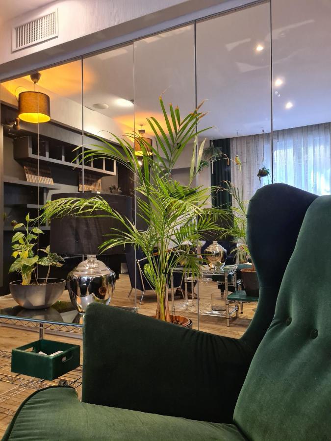 Serendipity Apartments - Montenapoleone มิลาน ภายนอก รูปภาพ